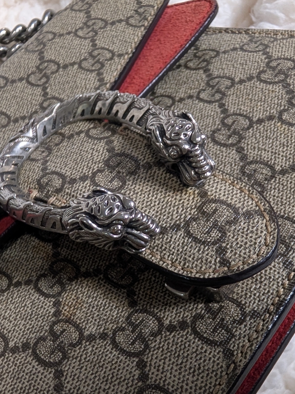 Gucci Small Dionysus GG Supreme Canvas Shoulder Bag in Beige/Red - Picture 9 of 17